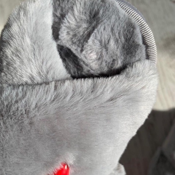 Grey Crisscross Fluffy Faux Fur slipper - Picture 4 of 4